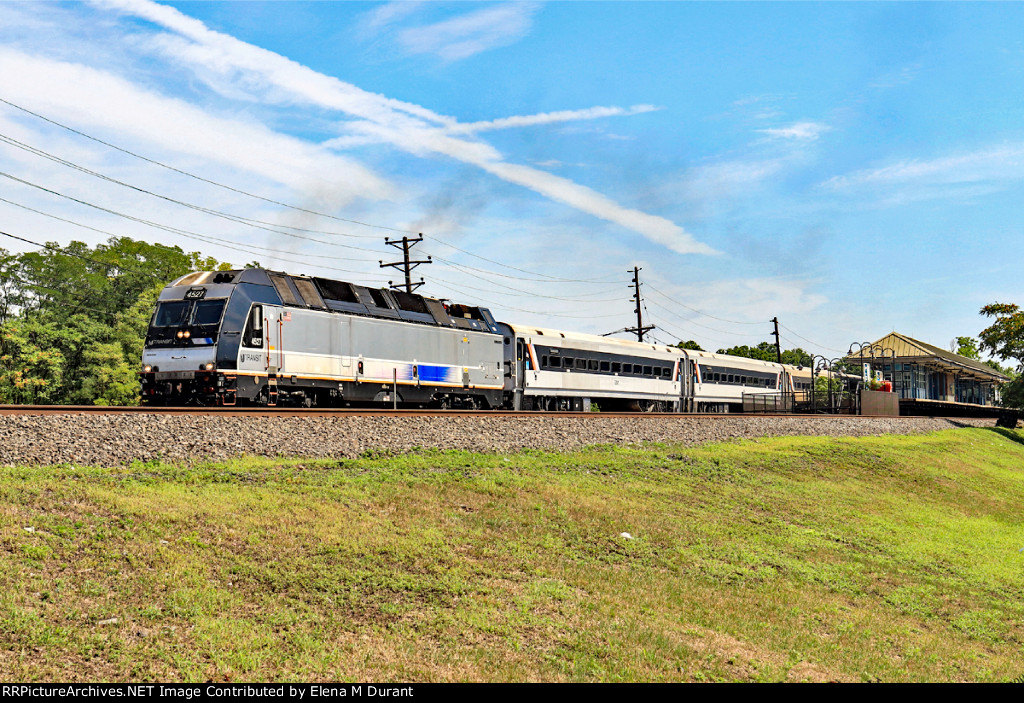 NJT 4527 on train 5517